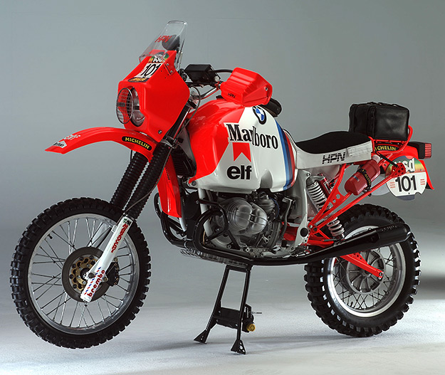 オートバイ・バイク BMW R80 GS with PARIS DAKAR RIDER A Brief History of the BMW R80 GS - Everything You Need To Know