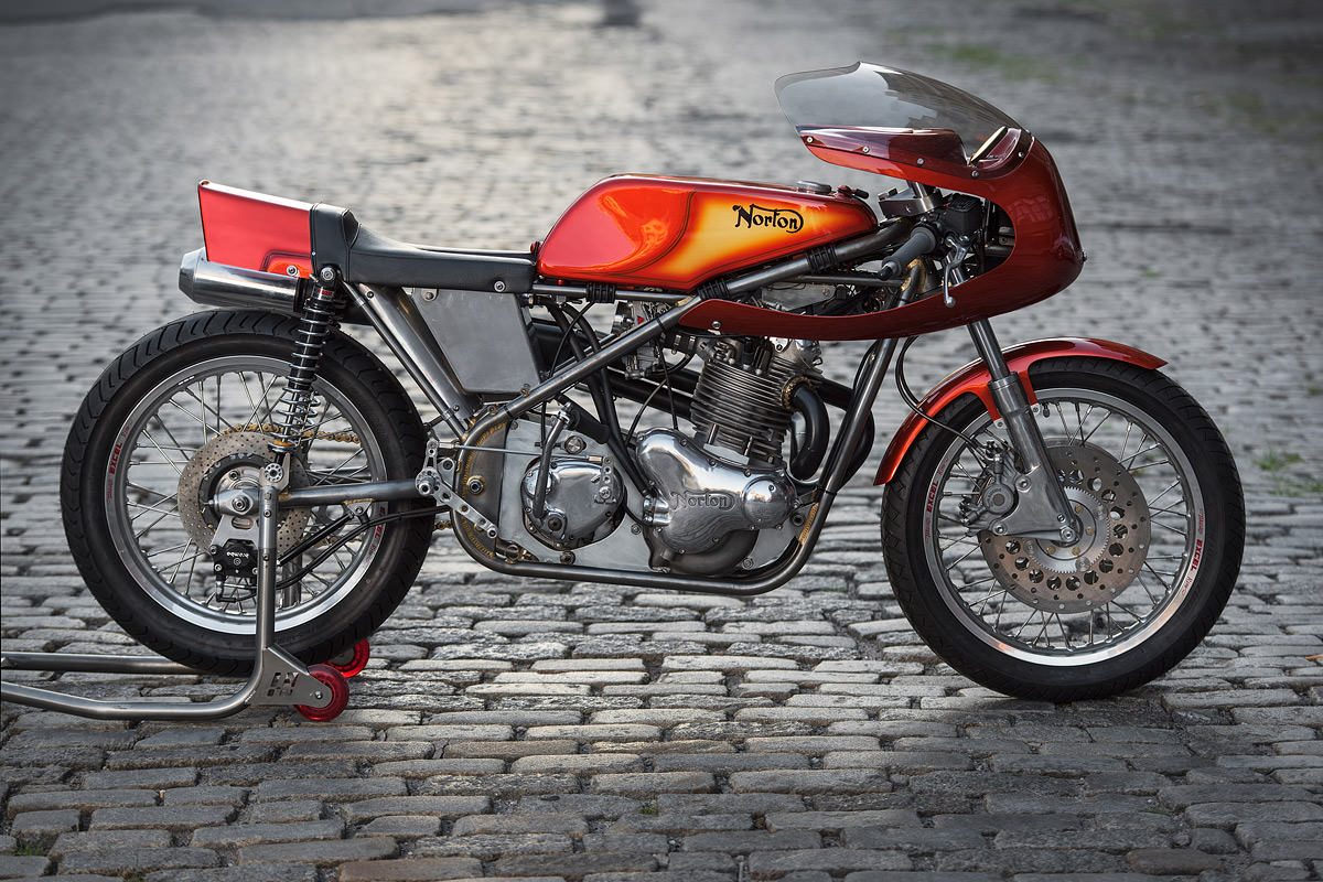 Heller Prestige Collection NORTON COMMANDO 1/8e comme Neuf Heller Prestige Collection NORTON COMMANDO 1/8e comme Neuf