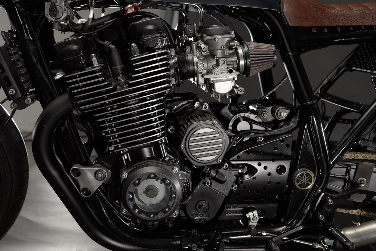 Copricatena IBEX Per Yamaha XJR 1200 (94-98) E XJR 1300 (99-16) – Acciaio Inox Nero, Fissaggio Originale