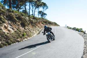 Husqvarna vitpilen svartpilen 401 review 11 625x417