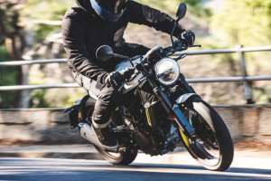 Husqvarna vitpilen svartpilen 401 review 13 625x417