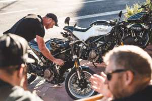 Husqvarna vitpilen svartpilen 401 review 15 625x417