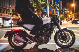 Husqvarna vitpilen svartpilen 401 review 17 625x417