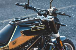 Husqvarna vitpilen svartpilen 401 review 4 625x417