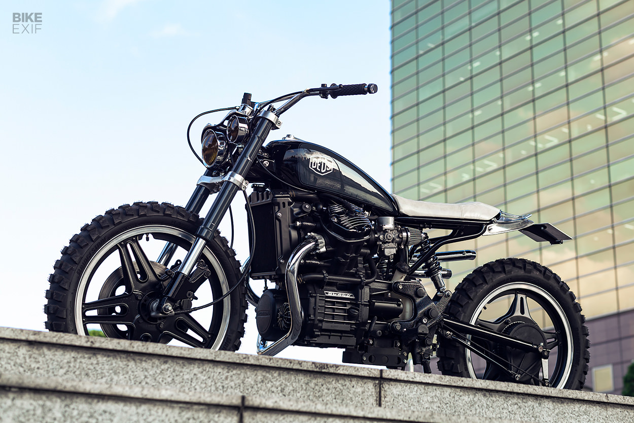 HONDA WING Custom GL400 Vツインエンジン 水冷V型2気筒エンジン搭載のホンダウイング(GL400)、ホンダ