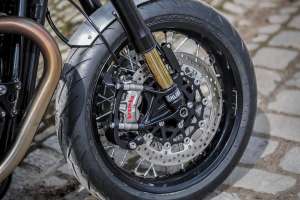 Custom Triumph Speed Twin cafe racer by Chris Raisch