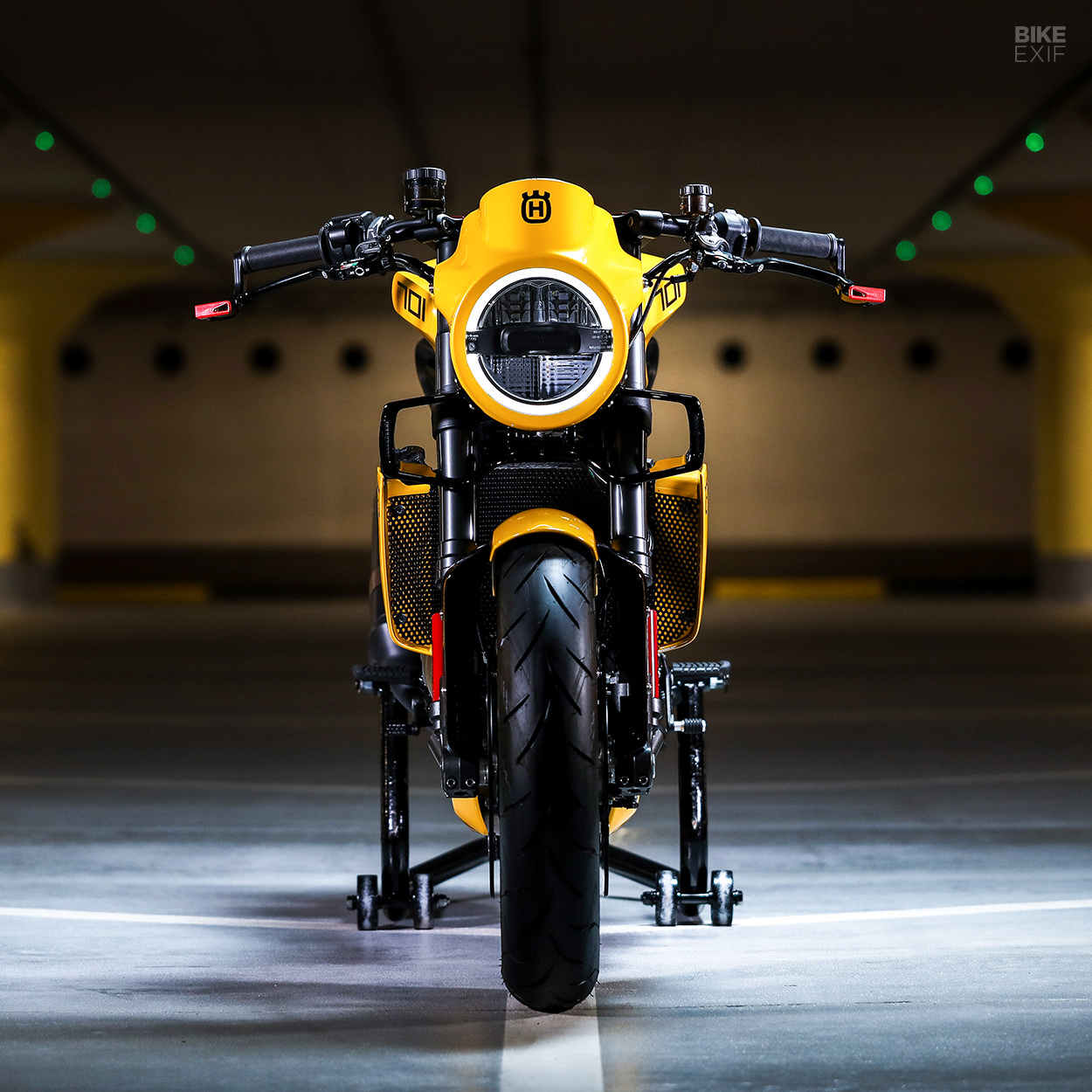 ハスクバーナ SVARTPILEN/VITPILEN701 ARROW チタン Pro-Race Dark Aluminum Muffler - HQV 701 Vitpilen/Svartpilen