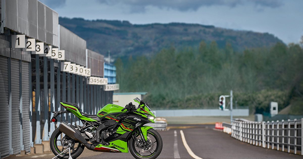 zx4-racetrack.jpg?v=1775787009