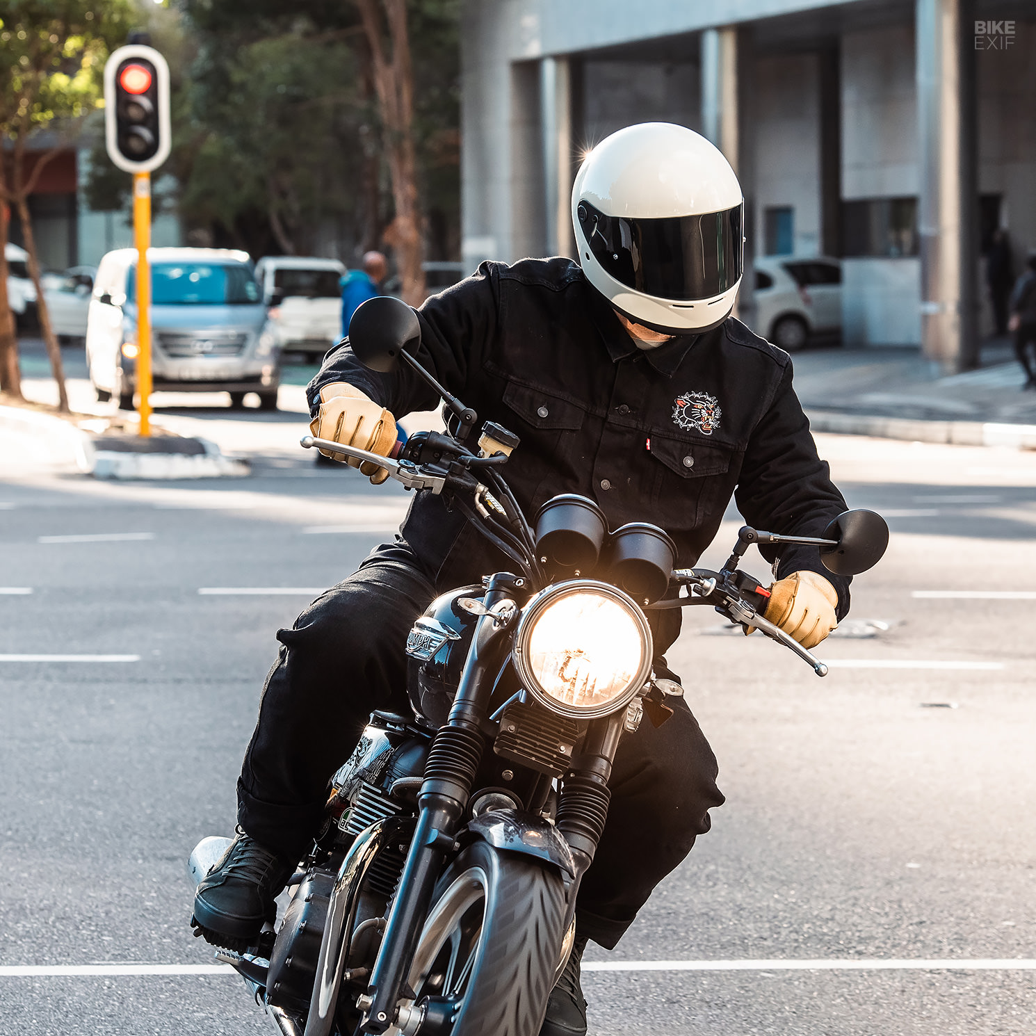 Best Retro Full Face Helmets: DMD, Shoei and Biltwell Best Retro Full Face Helmets: DMD, Shoei and Biltwell