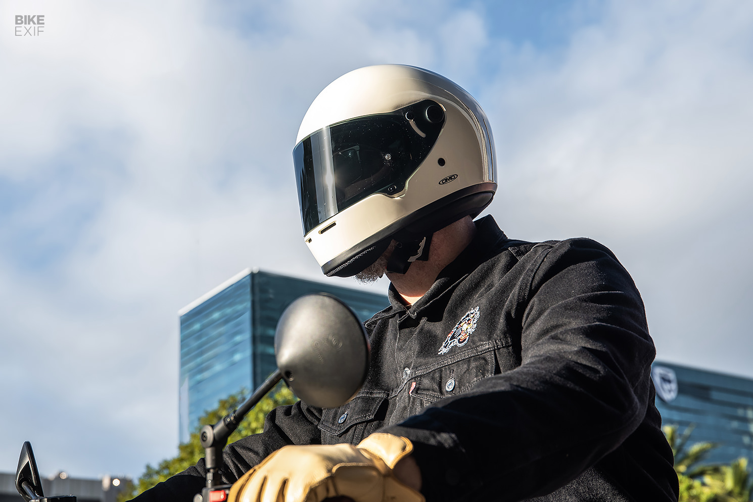 Best Retro Full Face Helmets: DMD, Shoei and Biltwell Best Retro Full Face Helmets: DMD, Shoei and Biltwell