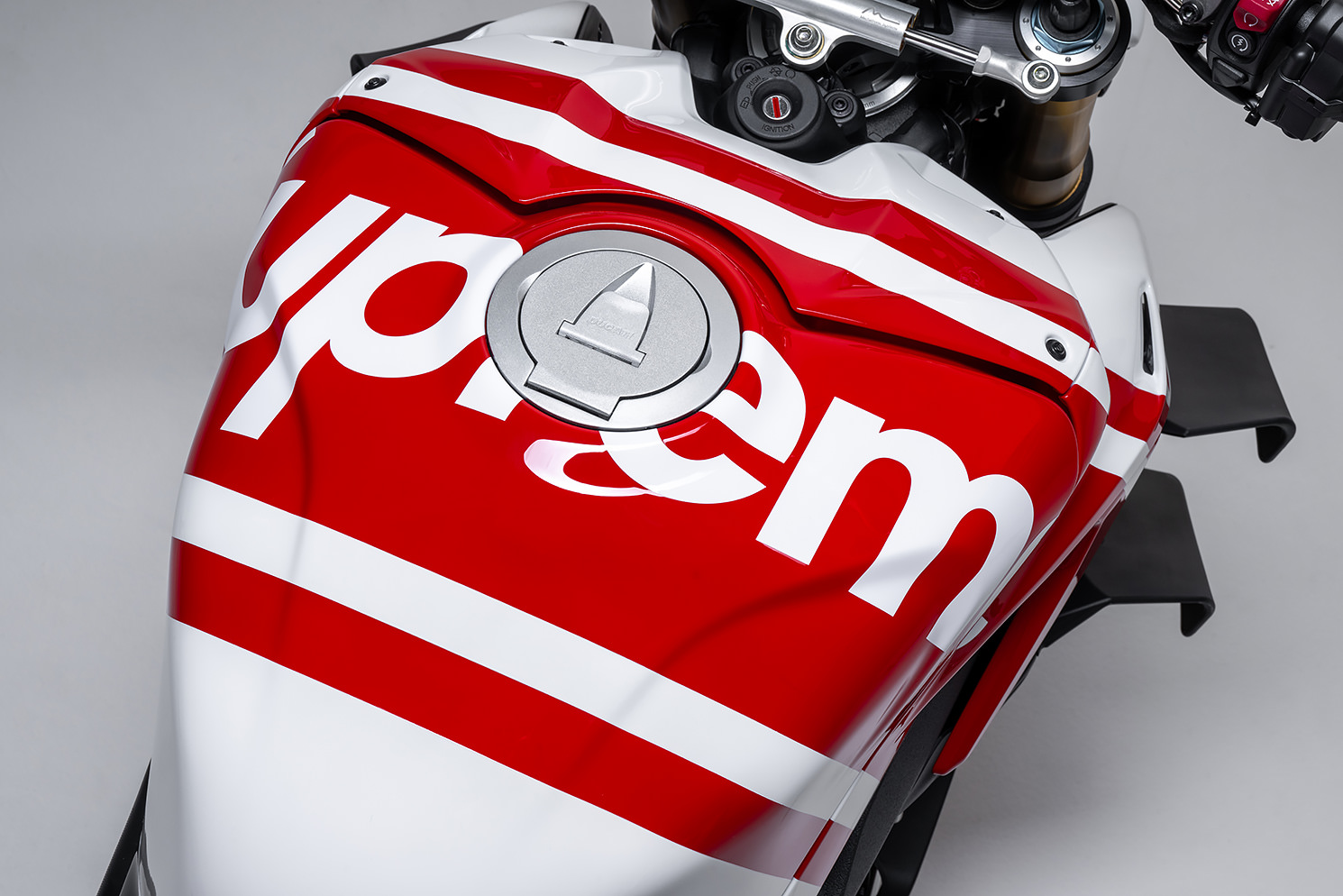 Supreme × Ducati V4 ウィンドブレーカー Supreme × Ducati V4 ウィンドブレーカー