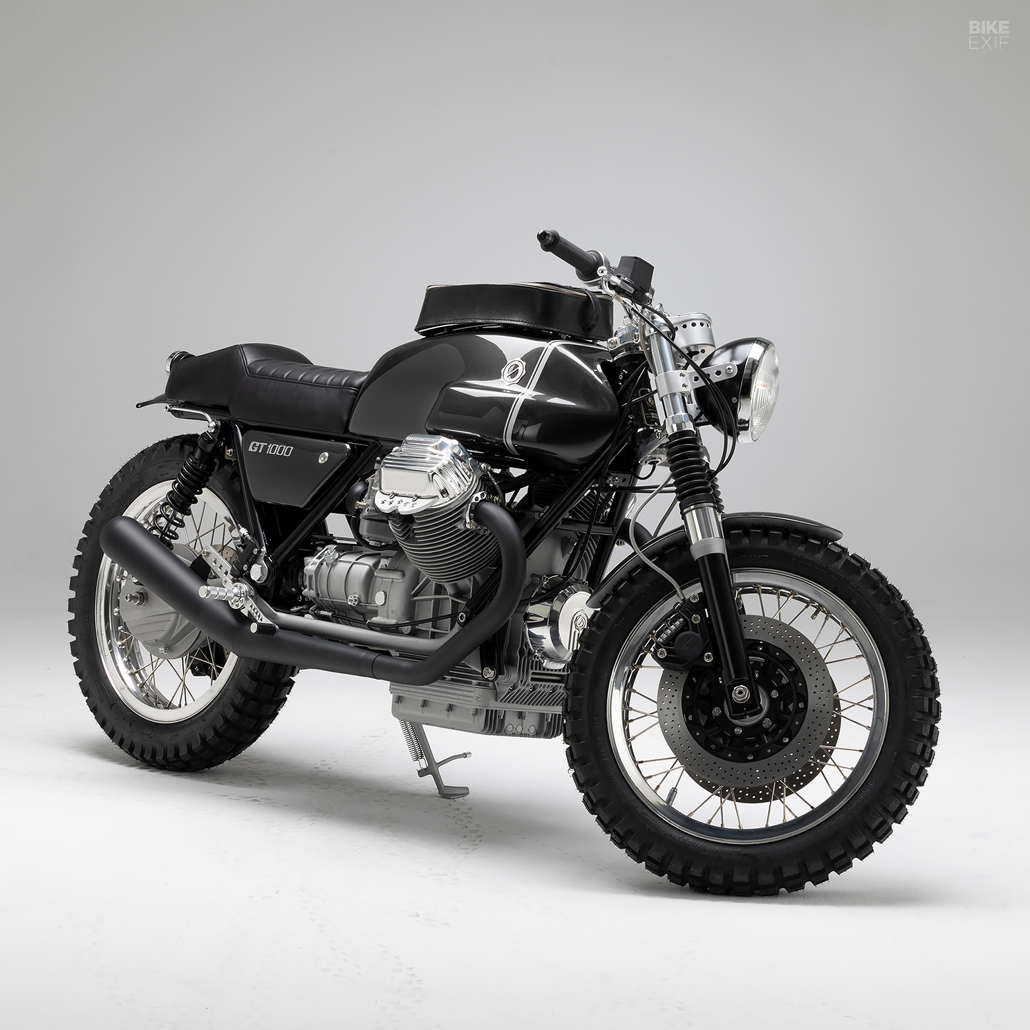モト　MOTO　LW2 Monochrome Maschine: A 1979 Moto Guzzi Le Mans II by