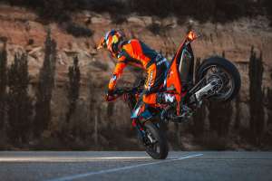 2026 KTM 690 Supermoto r