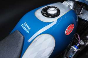 Royal Enfield Guerrilla 450 Front Wheal Motors의 평면 추적기