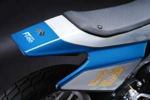 Royal Enfield Guerrilla 450 Front Wheal Motors의 평면 추적기