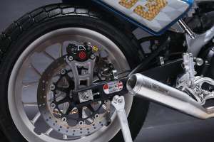 Royal Enfield Guerrilla 450 Front Wheal Motors의 평면 추적기