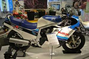 Suzuki GSXR 750 1