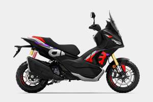 EICMA 2025에서 선보인 새로운 Aprilia SR GT 400 듀얼 스포츠 스쿠터.