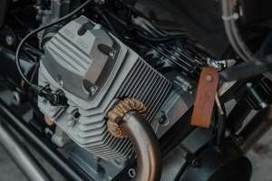 Number 8 Moto의 맞춤형 모토구찌 V35