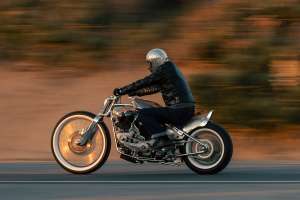 Mooneyes 2025의 트윈 엔진 Royal Enfield Classic 650 CW Zone