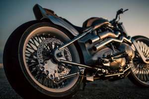 Mooneyes 2025의 트윈 엔진 Royal Enfield Classic 650 CW Zone