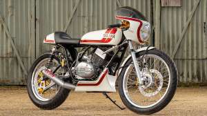 Bike EXIF's weekly Speed Read includes a Yamaha R5 café racer, a Yamaha WR155R scrambler, and a custom Suzuki Bandit 1200.