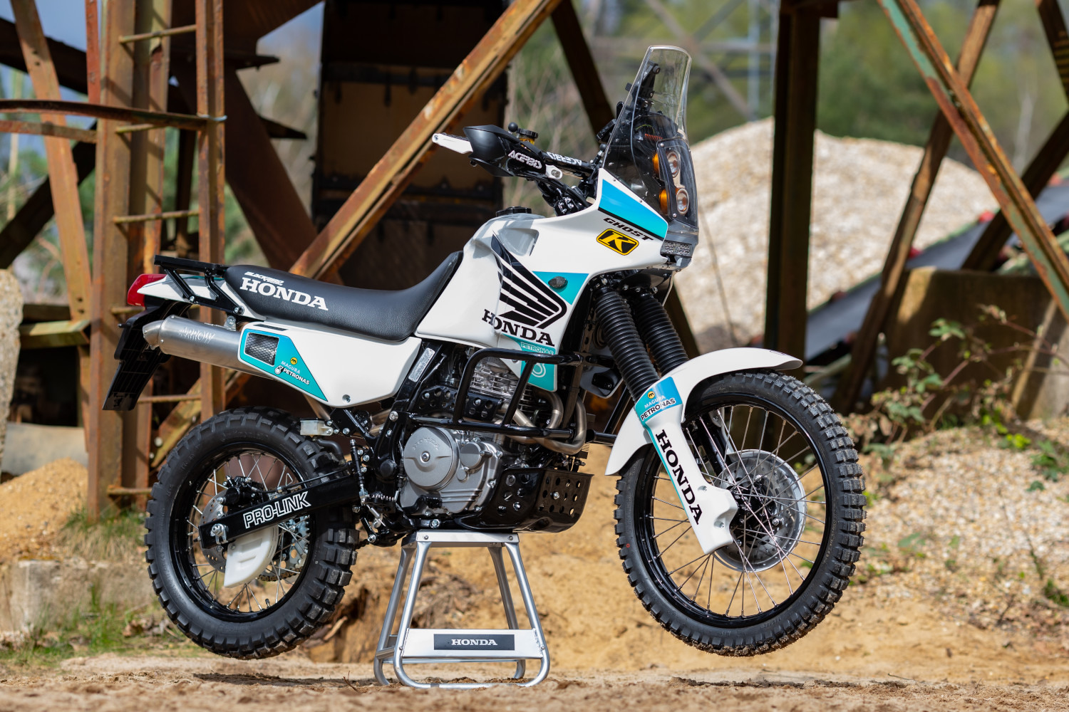 Dominator Rally Windscreen Listo para el rally: Dominator Honda NX 650 de HB Custom