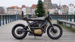 Moto Adonis XV 750 8