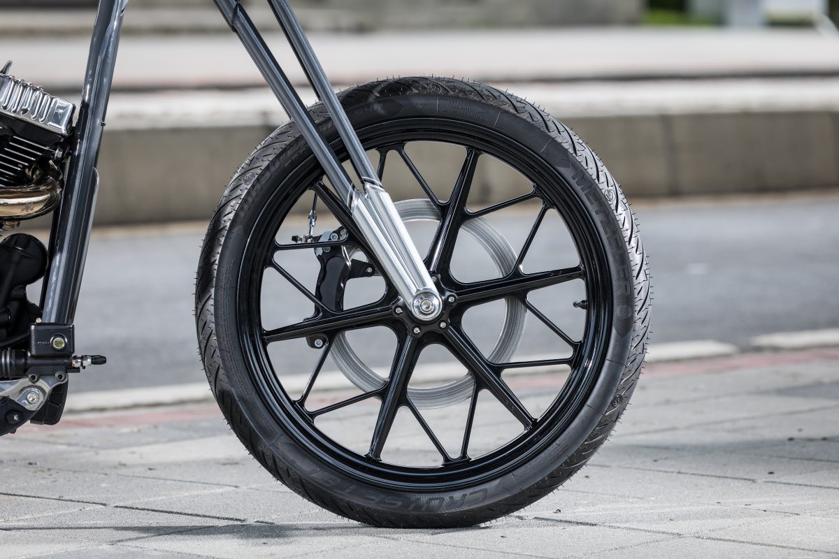 Rough Crafts Aeternum Blade Harley Davidson Street Bob 1