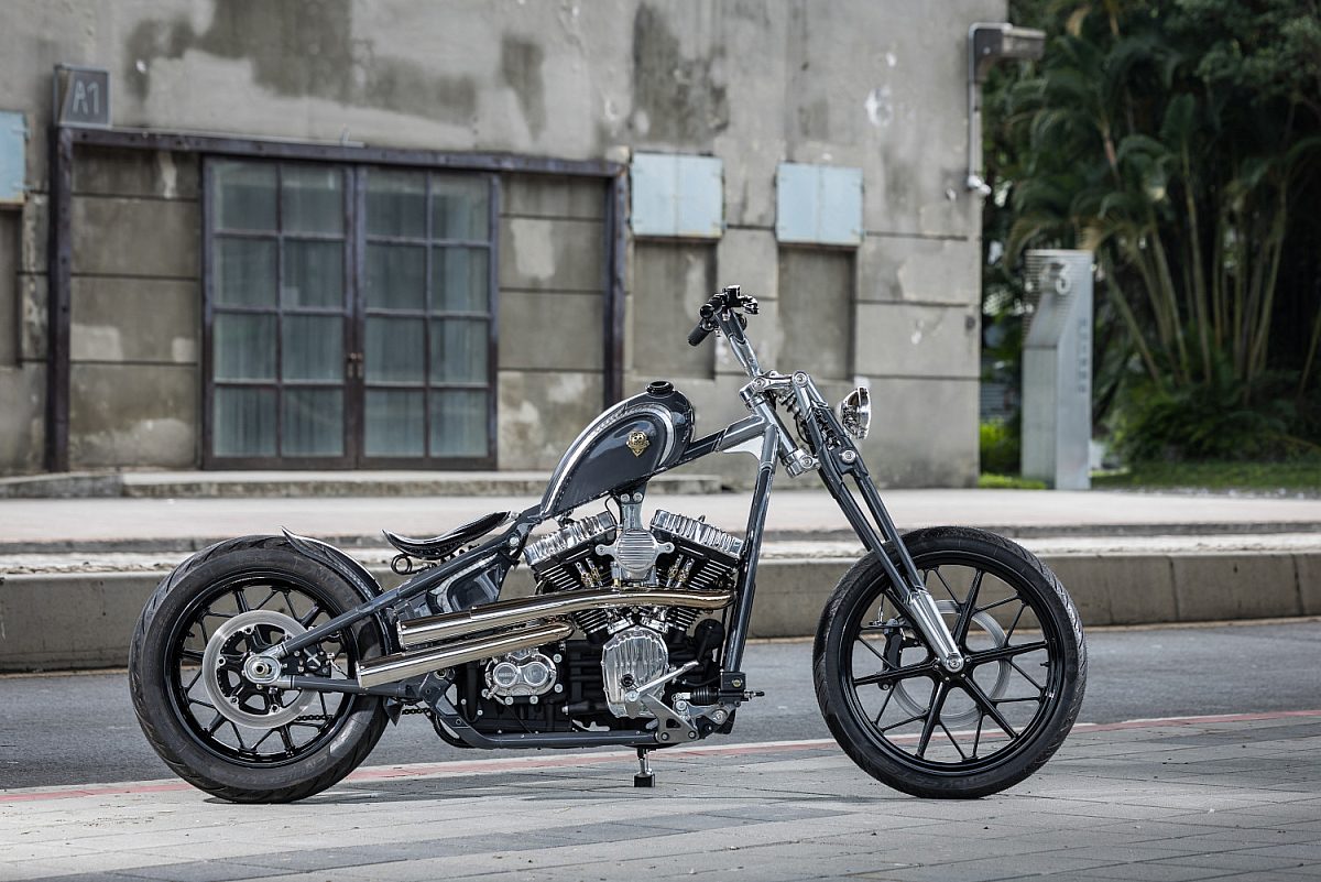 Rough Crafts Aeternum Blade Harley Davidson Street Bob 10