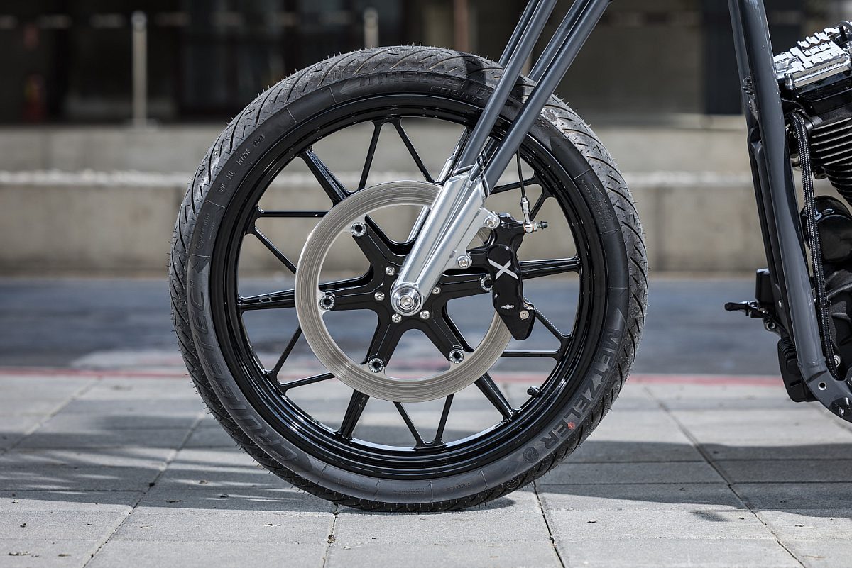 Rough Crafts Aeternum Blade Harley Davidson Street Bob 25