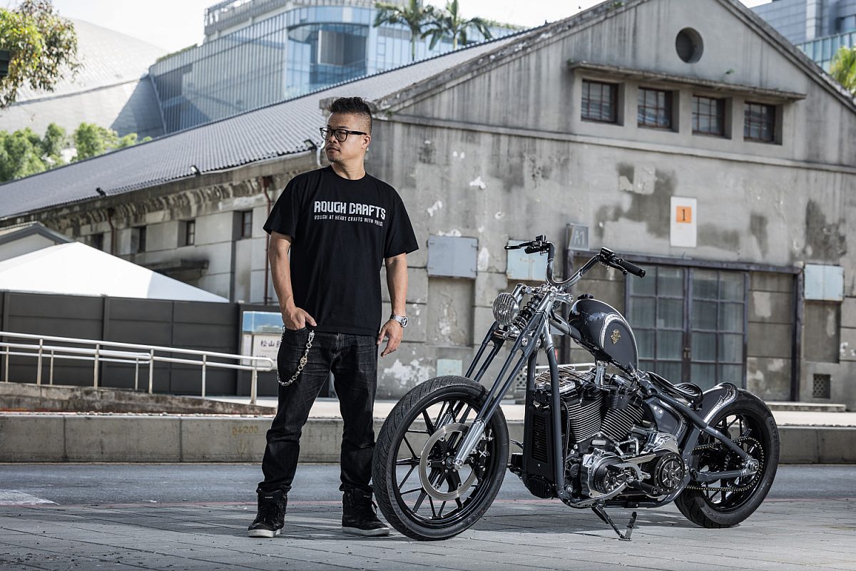 Rough Crafts Aeternum Blade Harley Davidson Street Bob 26