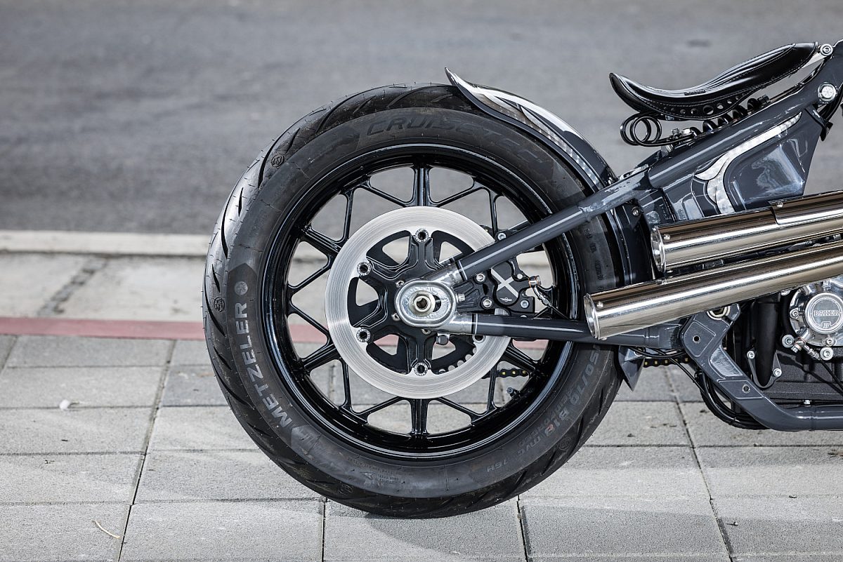 Rough Crafts Aeternum Blade Harley Davidson Street Bob 3