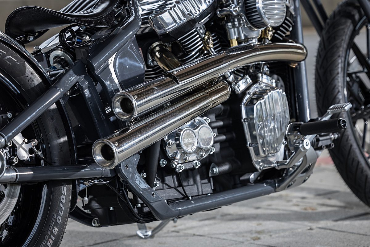Rough Crafts Aeternum Blade Harley Davidson Street Bob 4