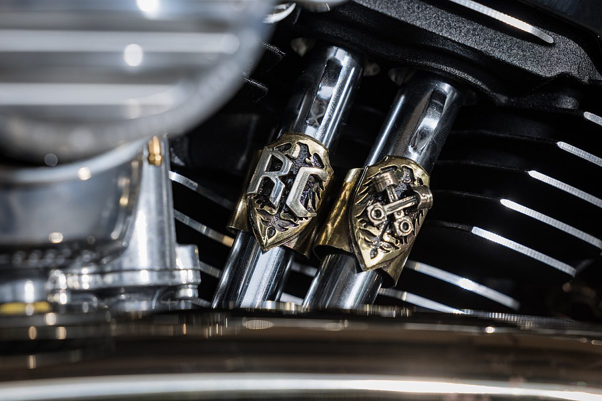 Rough Crafts Aeternum Blade Harley Davidson Street Bob 5